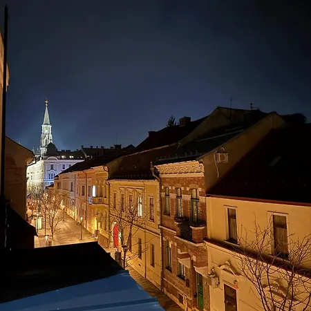 Chic City-center Apartment, Quiet Pedestrian Lane Appartement